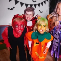 36Pcs Halloween Family Makeup Kit -Spirit Halloween Shop 36 Piece Halloween Makeup Set 2 600x600 1