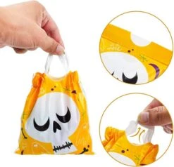 108Pcs Square Halloween Goody Bags 13 108Pcs Square Halloween Goody Bags -Spirit Halloween Shop 5 70a0d30d bdb6 406c b4ef 2f7ed525c4f7 600x579 1