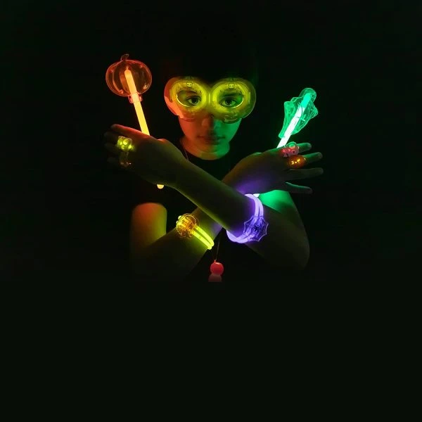33Pcs Spider Theme Glow Sticks Kit 8 33Pcs Spider Theme Glow Sticks Kit - Image 6