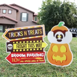 9pcs Halloween Outdoor Corrugate Yard Stake Signs 10 9pcs Halloween Outdoor Corrugate Yard Stake Signs -Spirit Halloween Shop 9 Pcs Friendly Halloween Corrugate Yard Stake Signs 5 600x600 1